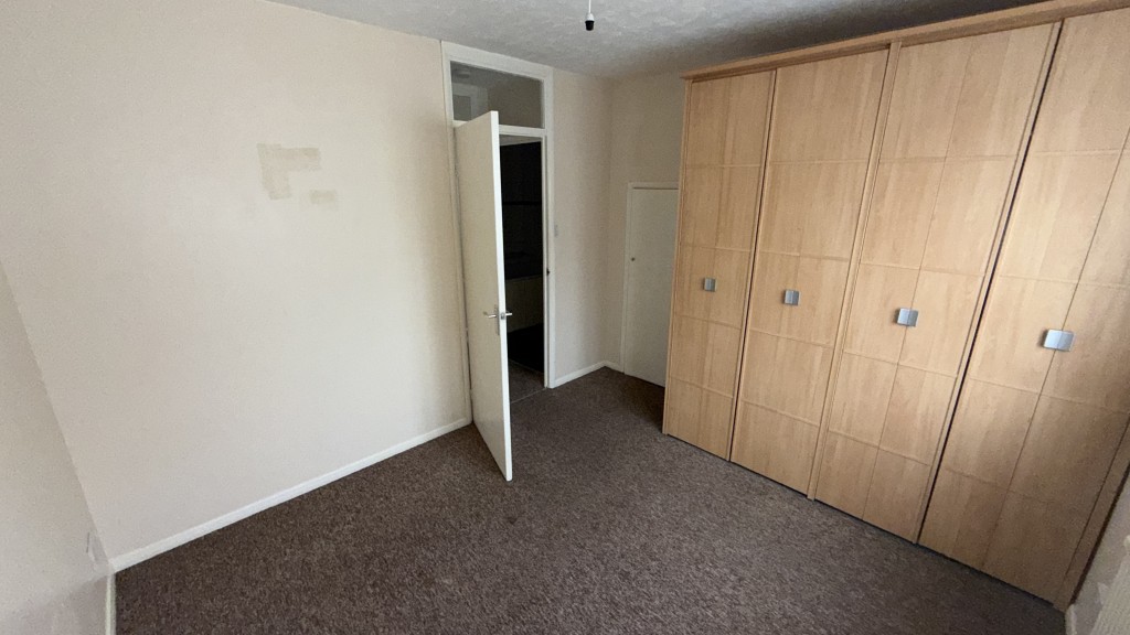 Lot: 107 - VACANT PURPOSE-BUILT FLAT FOR INVESTMENT - Internal image of Main Bedroom